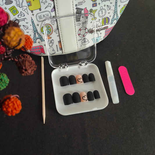 Evergreen heart press on nails