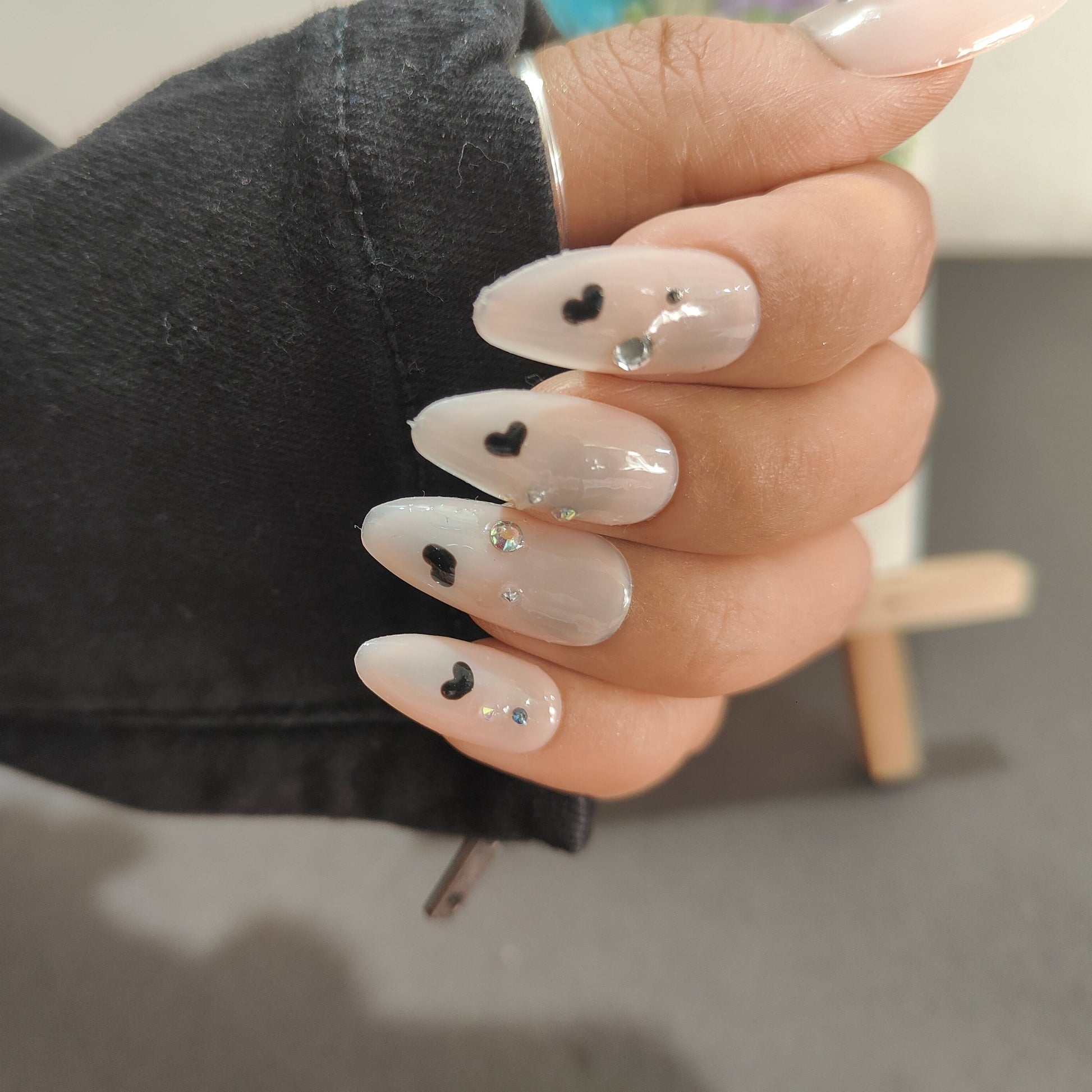 Minimalistic Diamond Press On Nails 2